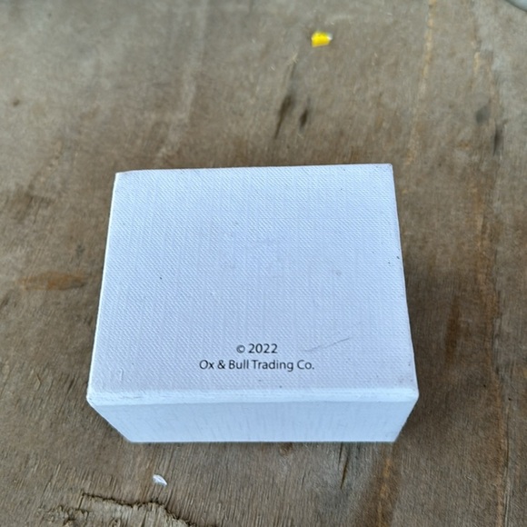 Ox & Bull Mother of Pearl and Lapis Blue Key Cufflinks New In Box‎ Never Worn - Picture 7 of 7